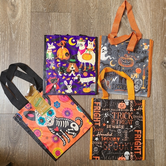 🆕️🎃Set of 4 Halloween Themed Tote Bags from Marshalls - Picture 1 of 4